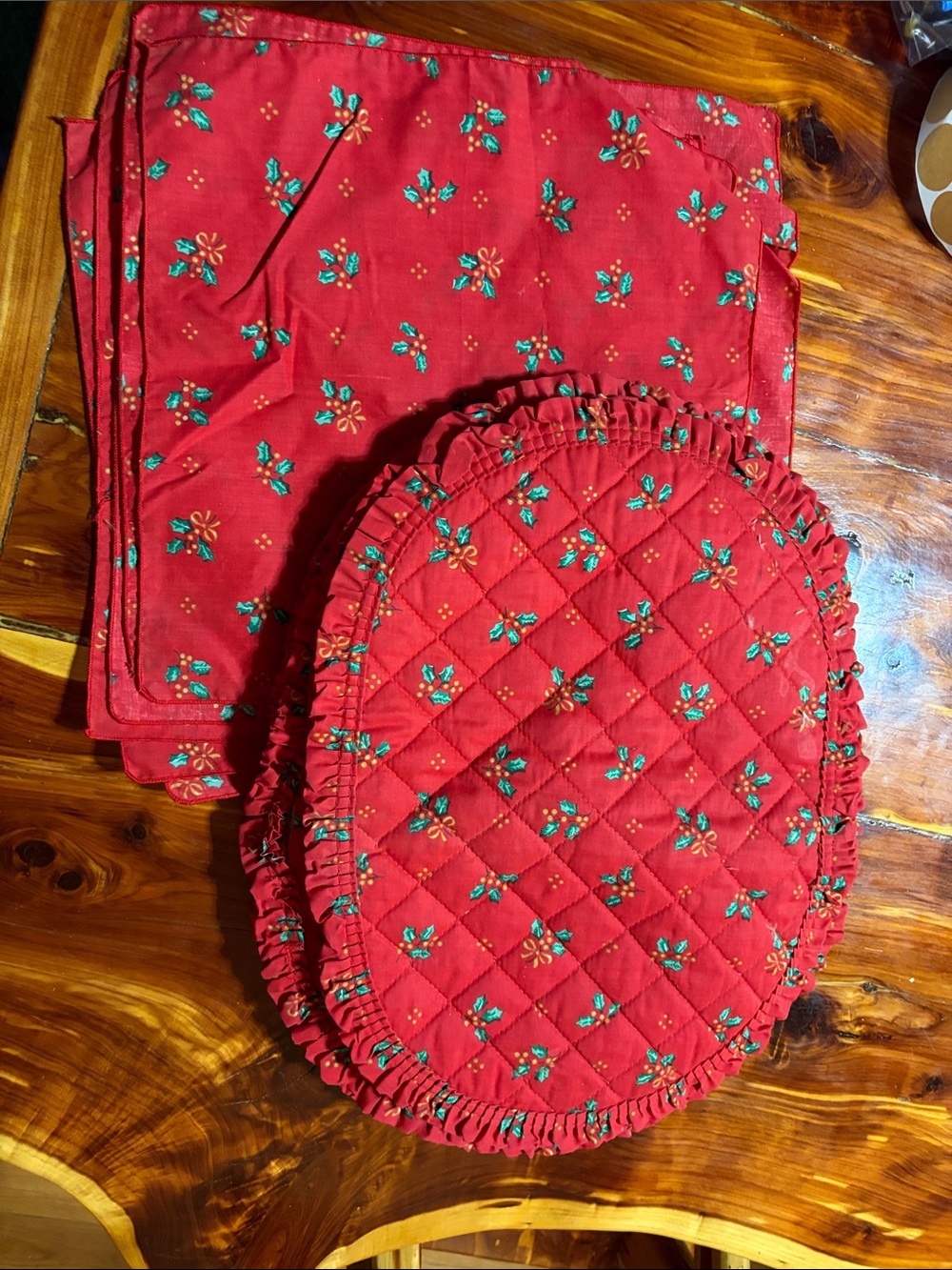 Vintage Red Quilted Christmas Placemat Set w/matching Napkins